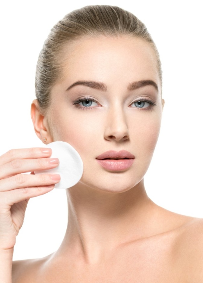 واقي الشمس والقطع القطنية وتجنب المكياج اساسيات وقاية البشرة من مشكلات ارتداء الكمامة