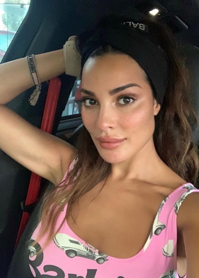 نادين نسيب نجيم بإطلالتها الجديدة المفعمة بالمرح والأنوثة