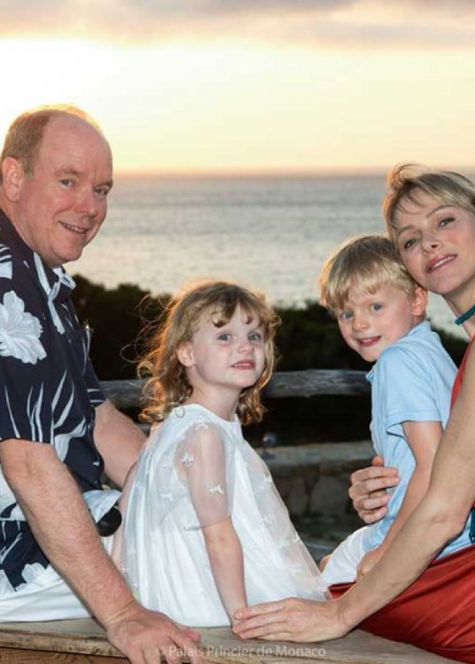 صور رسمية للعائلة الأميرية