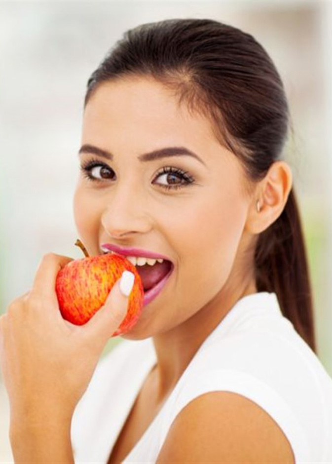 أطعمة مفيدة للأسنان وأخرى ضارة