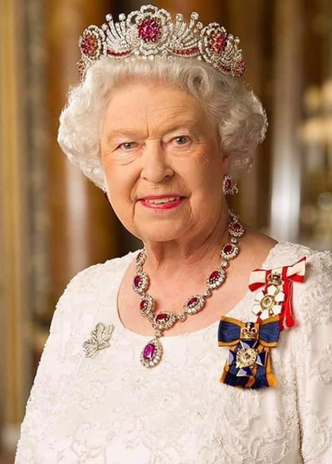 أجمل المجوهرات التي زينها حجر الروبي وتألقن بها سيدات العائلات الملكية