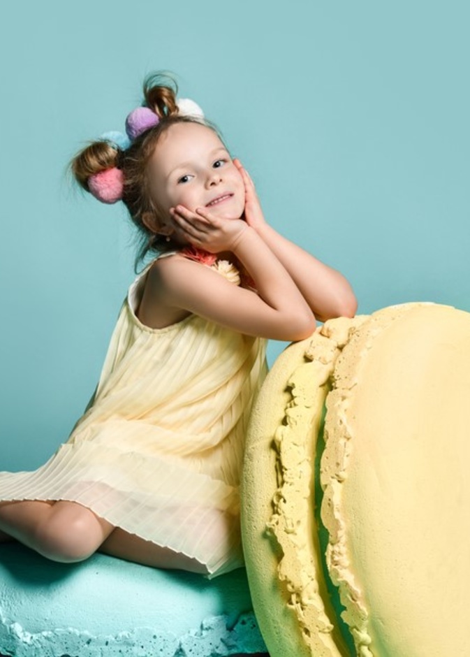 طريقة عمل تسريحة الكعكتين للاطفال في دقيقتين