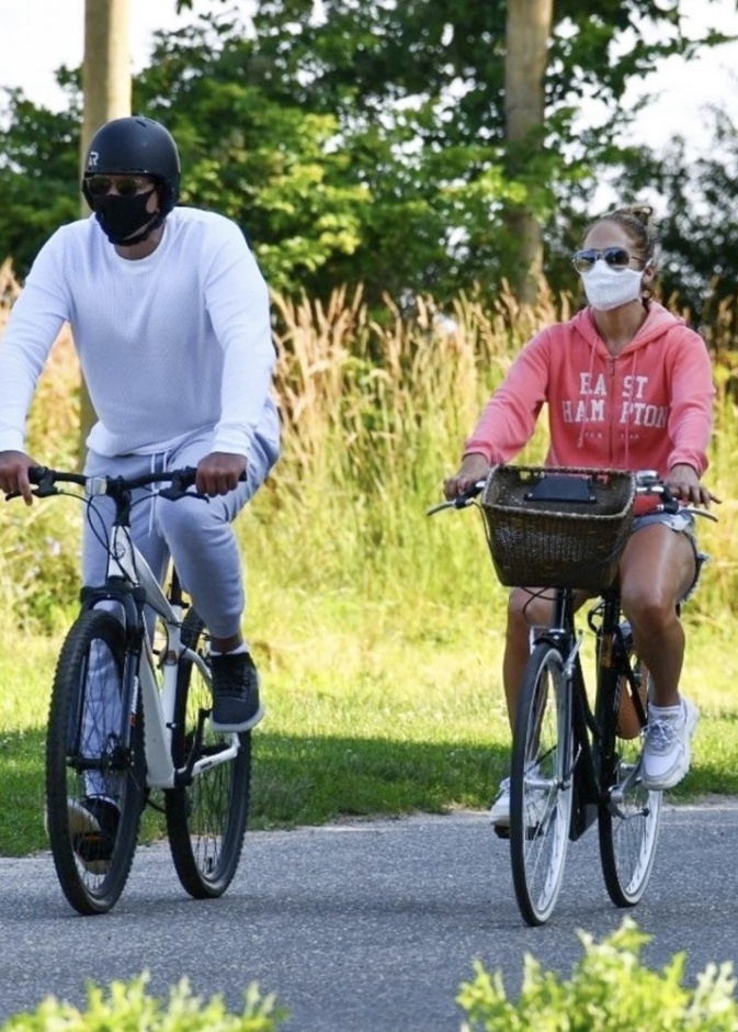 جينيفر لوبيز وخطيبها أليكس في نزهة صباحية ممتعة في نيويورك