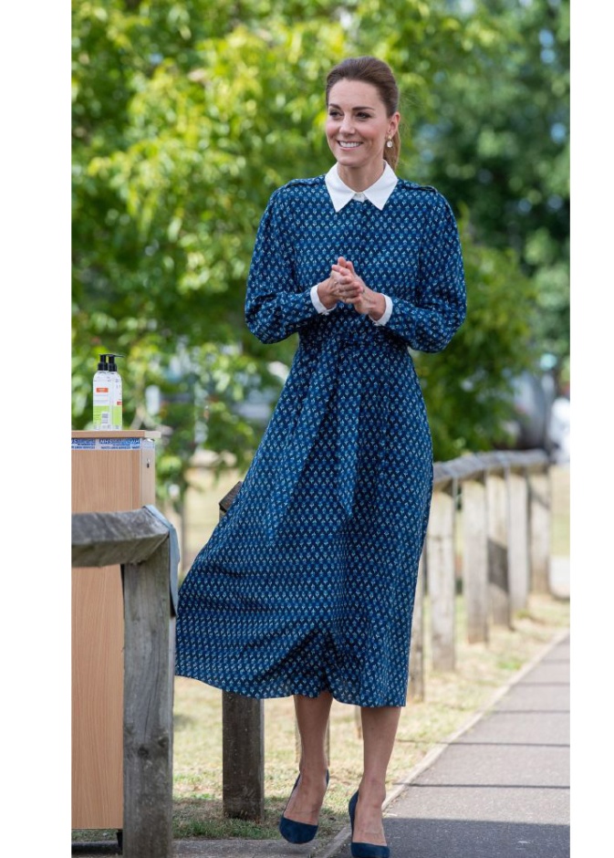 بدت ساحرة في أحدث إطلالة لها بفستان من ماركة Beulah London