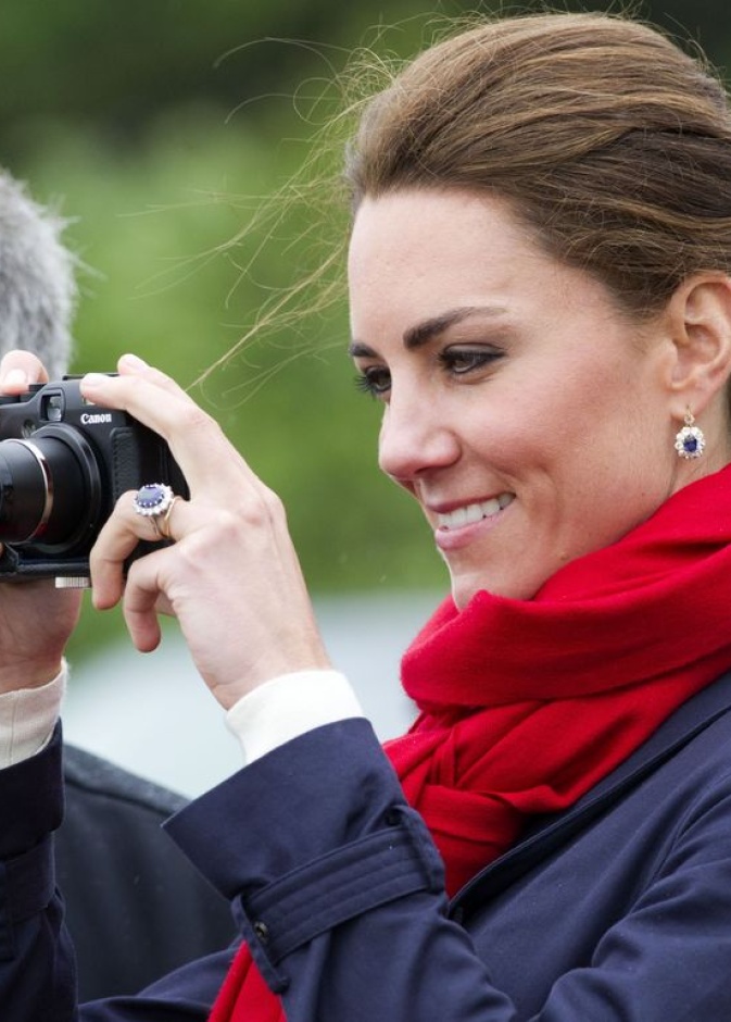إليكم السر وراء التقاط كيت ميدلتون صور عائلتها بنفسها