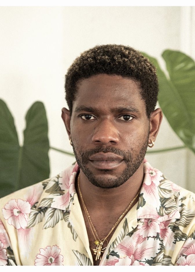 دار KARL LAGERFELD تعلن عن تعاونها مع مصمم الأزياء كينيث إيزي