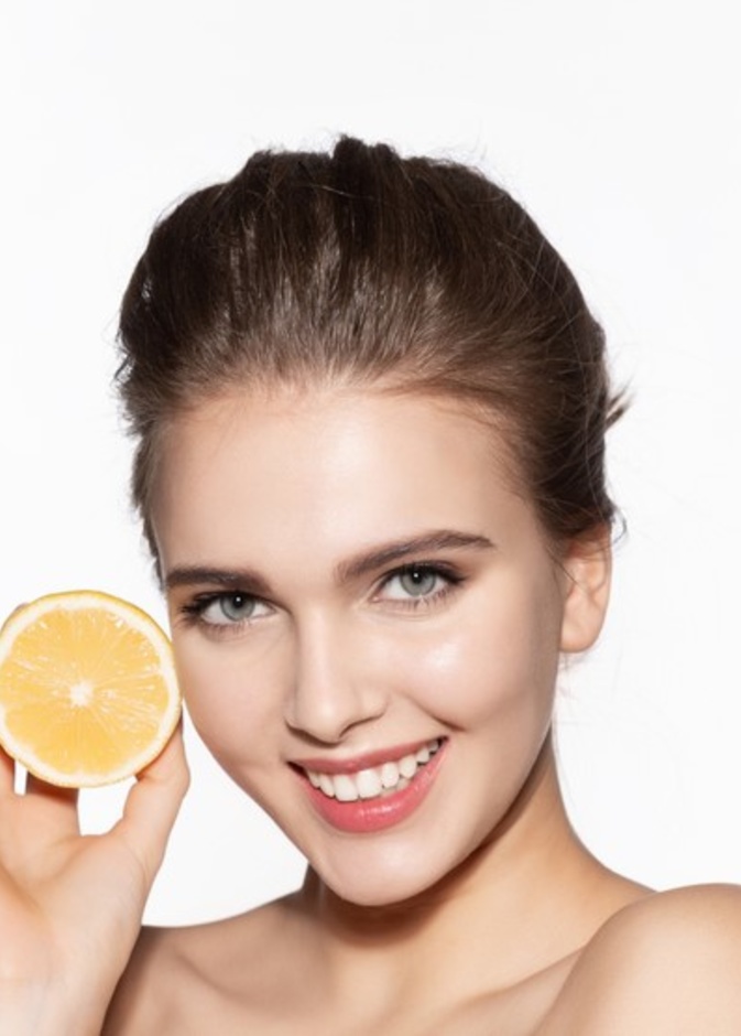 ماسكات الفواكه الحمضية مع الخبراء المتخصصين وسيلة آمنة للعناية بالبشرة والشعر
