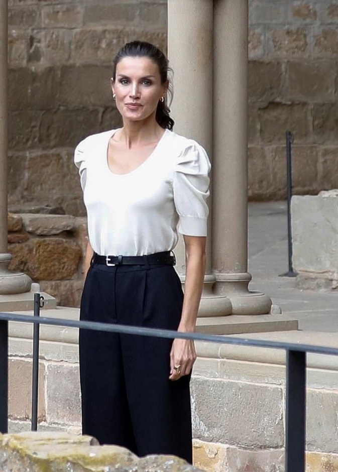  الملكة ليتيزيا تسريحة الشعر المربوط ومكياج ناعم