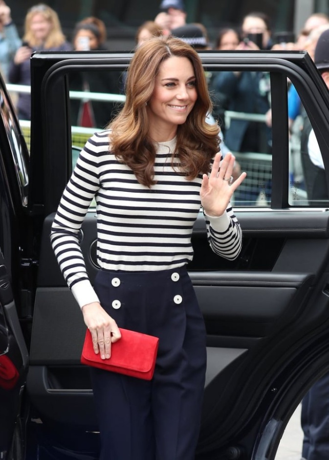 "مهووسة" كيت ميدلتون أنفقت 30 ألف دولار لتقليد أزياء سيدات العائلات الملكية