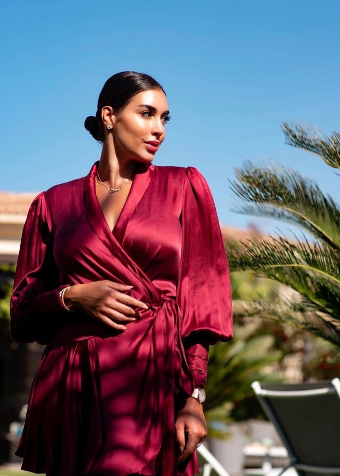  اطلالة ياسمين صبري بفستان أحمر حريري من توقيع Zimmermann