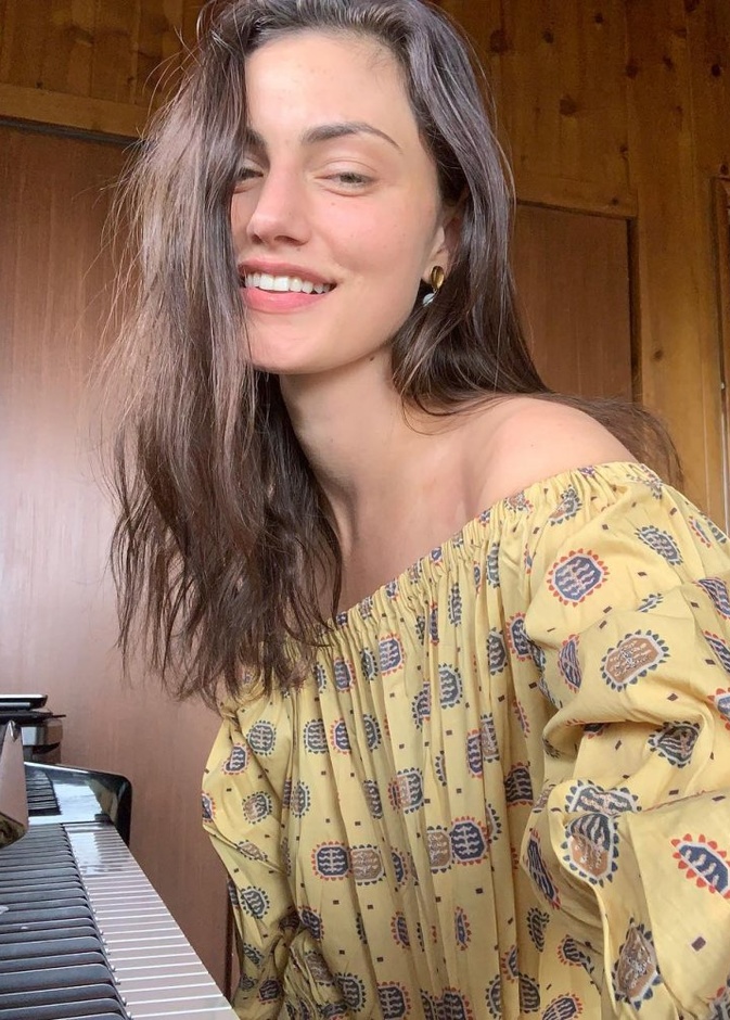 تعرفي على روتين Phoebe Tonkin الجمالي