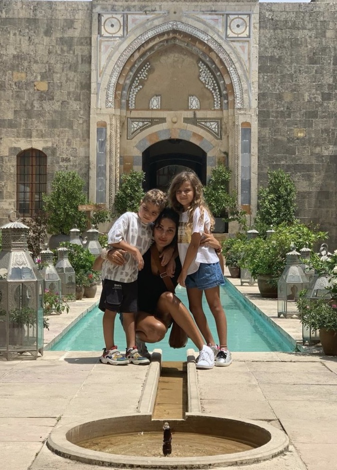 نادين نسيب نجيم تكمل جولتها حول لبنان برفقة ابنها جيوفاني وابنتها هافن