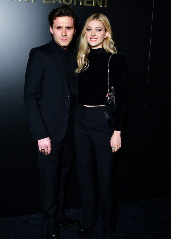 أبرز اطلالات بروكلين بيكهام ونيكولا بيلتز بأناقة اللون الاسود