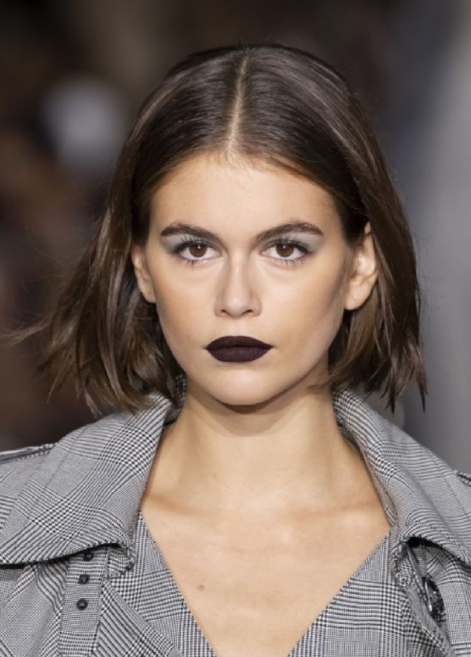 طرق وضع احمر الشفاه الداكن والاسود في عرض Max Mara