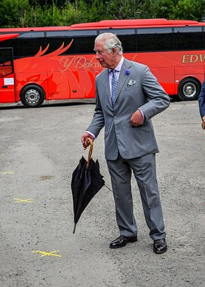  الأمير تشارلز عاد لاستئناف الزيارات الرسمية الميدانية