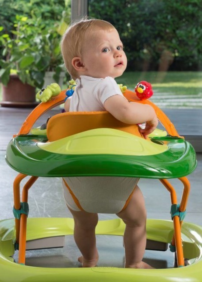 تدريب الطفل  على المشاية