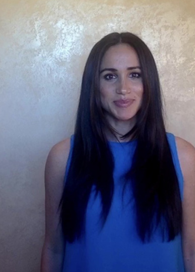 خطفت ميغان ماركل الأنظار باللون الأزرق