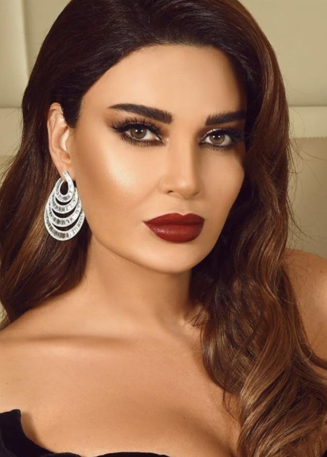 موديلات حواجب للوجه العريض