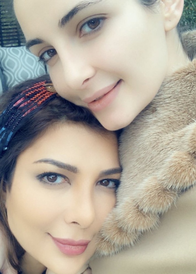 صورة لطيفة جداً تجمع بين أصالة وابنتها شام
