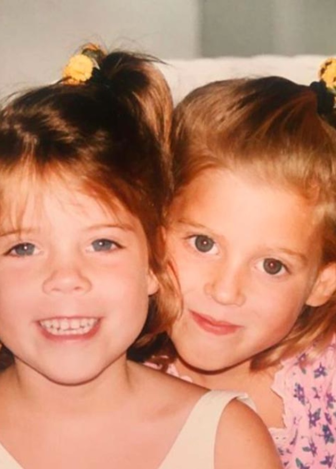 دوقة يورك تنشر صور جديدة من طفولة ابنتيها