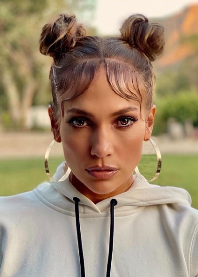 الجميلة جينيفر لوبيز تثير إعجاب متابعيها بإطلالتها المفعمة بالشباب والحيوية 