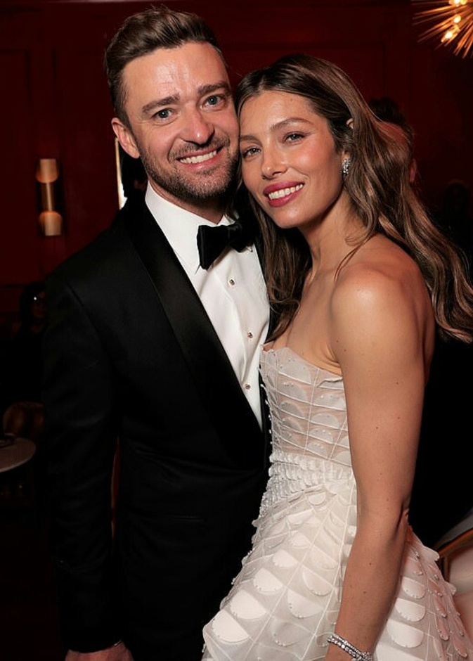 جاستن تمبرليك و جيسيكا بيل 