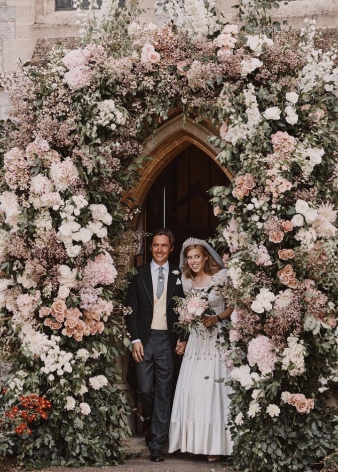 أول صورة نشرت من حفل الزفاف الملكي للأميرة بياتريس وإدواردو مابيلي موزي