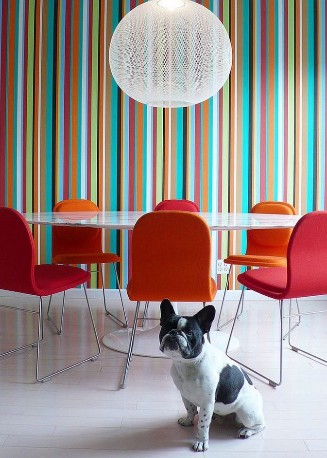  الأحمر والبرتقالي في غرف الطعام يحفر على الشهية