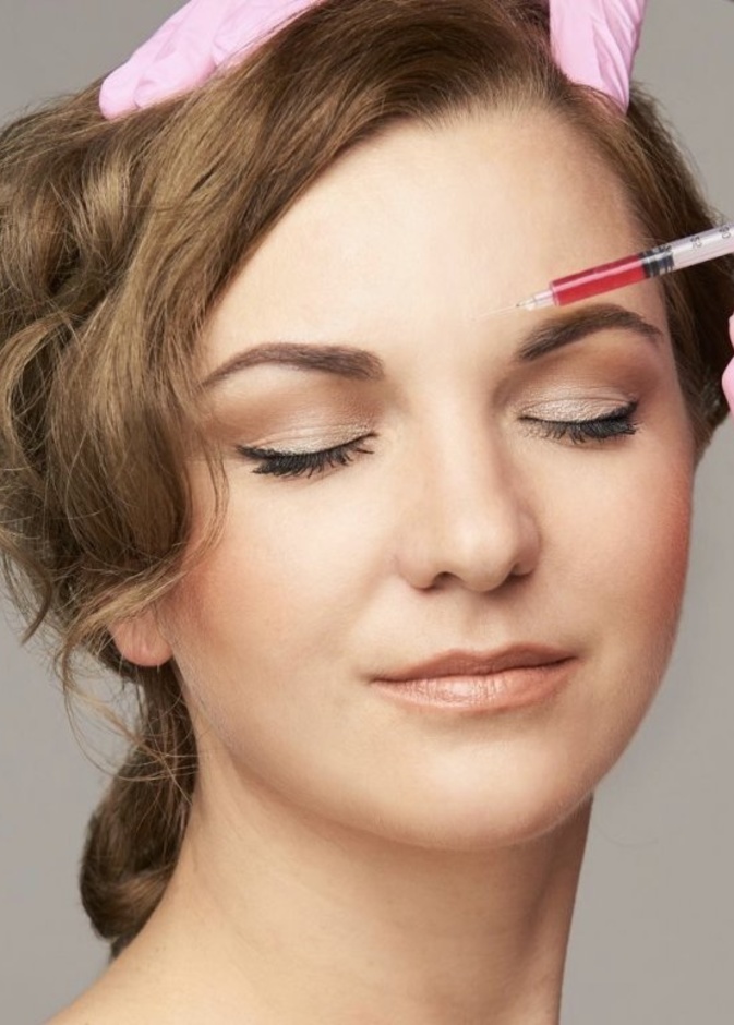 حقن بلازما الدم علاج فعال لكل المشاكل المتعلقة بالوجه مثل تحسين مظهر التجاعيد والندبات والدوائر تحت العين