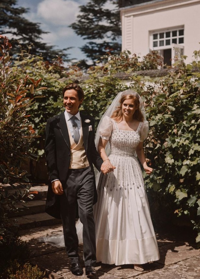 من بياتريس إلى ديانا.. تعرفوا على أحذية زفاف سيدات العائلة المالكة البريطانية