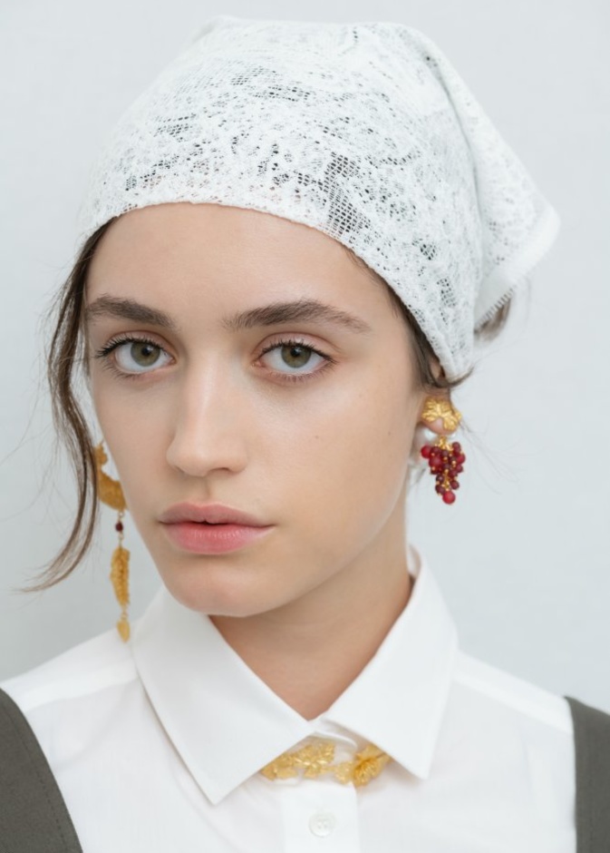 مكياج العارضات كان بتوقيع المدير الفني للإبداع والصورة لدى ديور Dior بيتر فيليبس