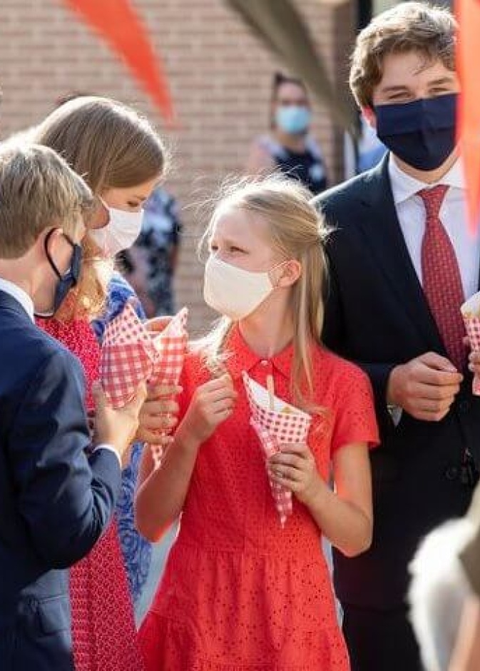 العائلة الملكية البلجيكية تزور دارا للمسنين