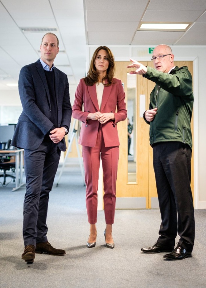  تألقت كيت ببدلة باللون الزهري من ماركة Autograph