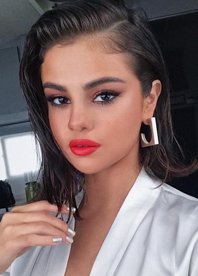  صيحات مناكير سيلينا غوميز