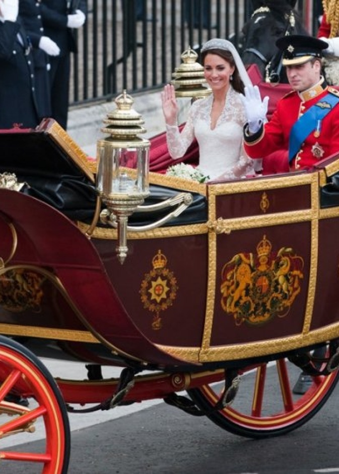 عربات الخيول الملكية.. تقليد ملكي حرمت منه الأميرة بياتريس في يوم عٌرسها