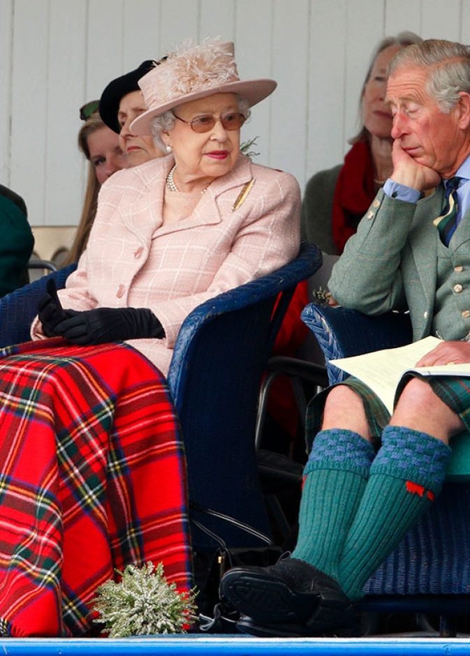 من الملكة إليزابيث إلى الأمير جورج.. لقطات طريفة لأفراد العائلة المالكة البريطانية