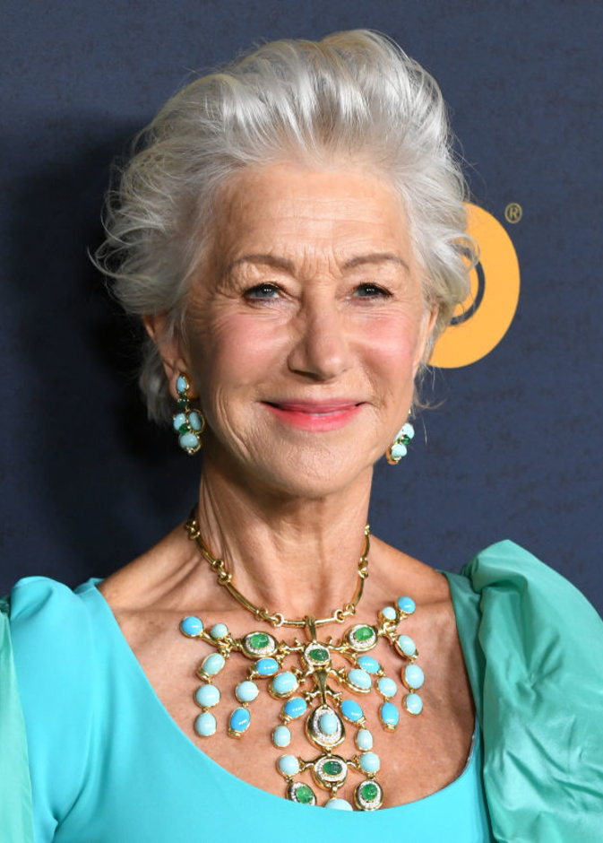 أناقة هيلين ميرين بقلادة من ديفيد ويب David Webb