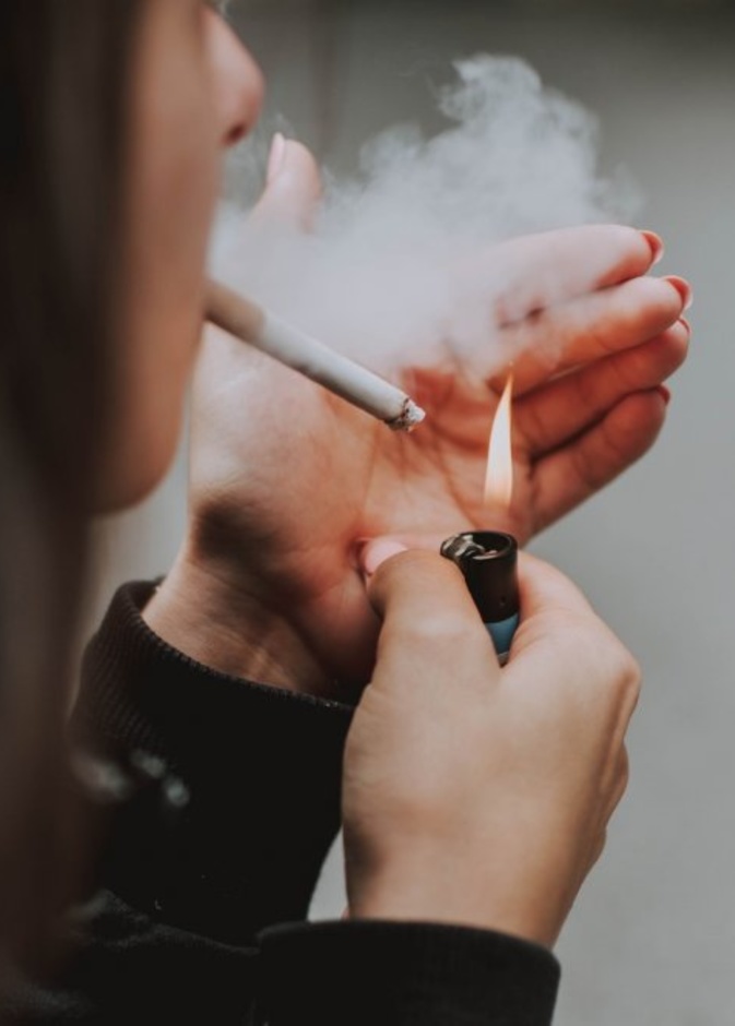 مضاعفات خطيرة يسببها فيروس كورونا على المدخنين