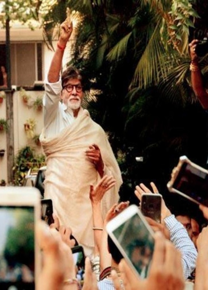  أميتاب باتشان لمعجبيه أيديكم الممدودة بالحب مصدر قوتي