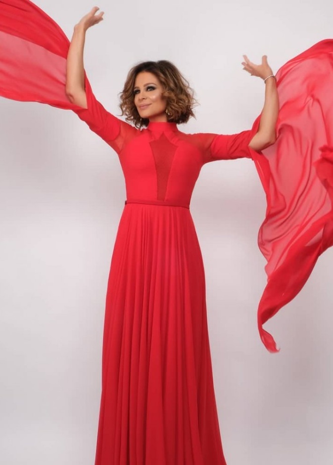 موديلات فساتين باللون الأحمر مستوحاة من اطلالات كارول سماحة