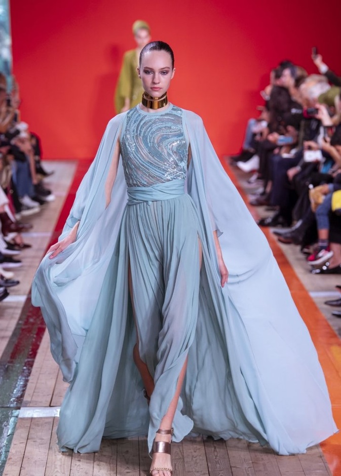 اجمل موديلات فساتين سهرة لعيد الاضحى 2020 بأسلوب الكاب من Elie Saab