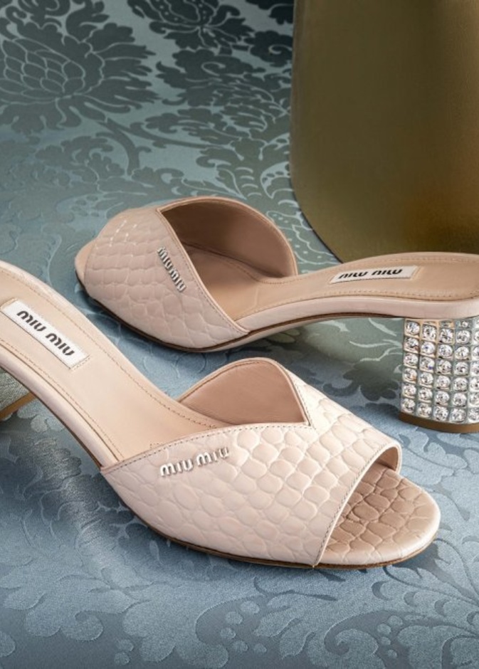 مجموعة مزينة بالكريستال من Miu Miu بمناسبة عيد الأضحى