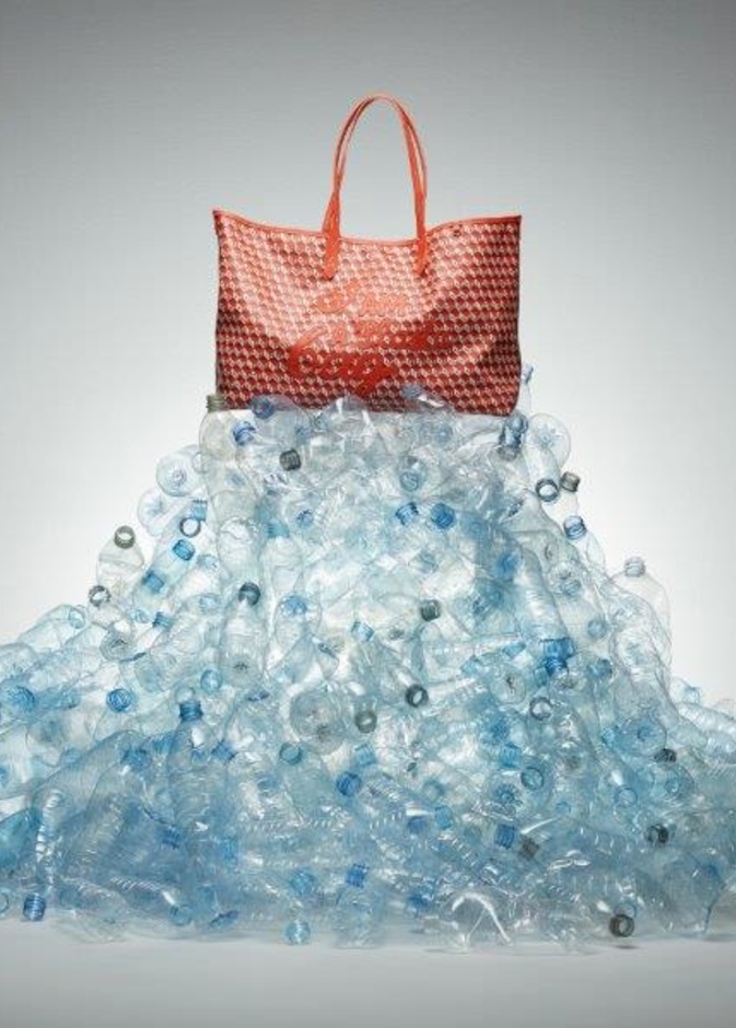 أنا حقيبة بلاستيكية بردهة Level shoes في الشرق الأوسط