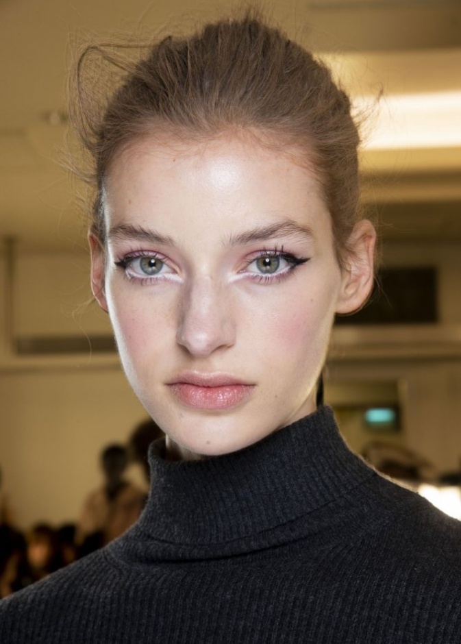 مكياج عيون صيفي بالكحل الابيض في عيد الاضحى 2020