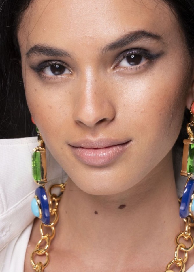 افضل درجات احمر الشفاه النيود الطبيعي من Brandon Maxwell