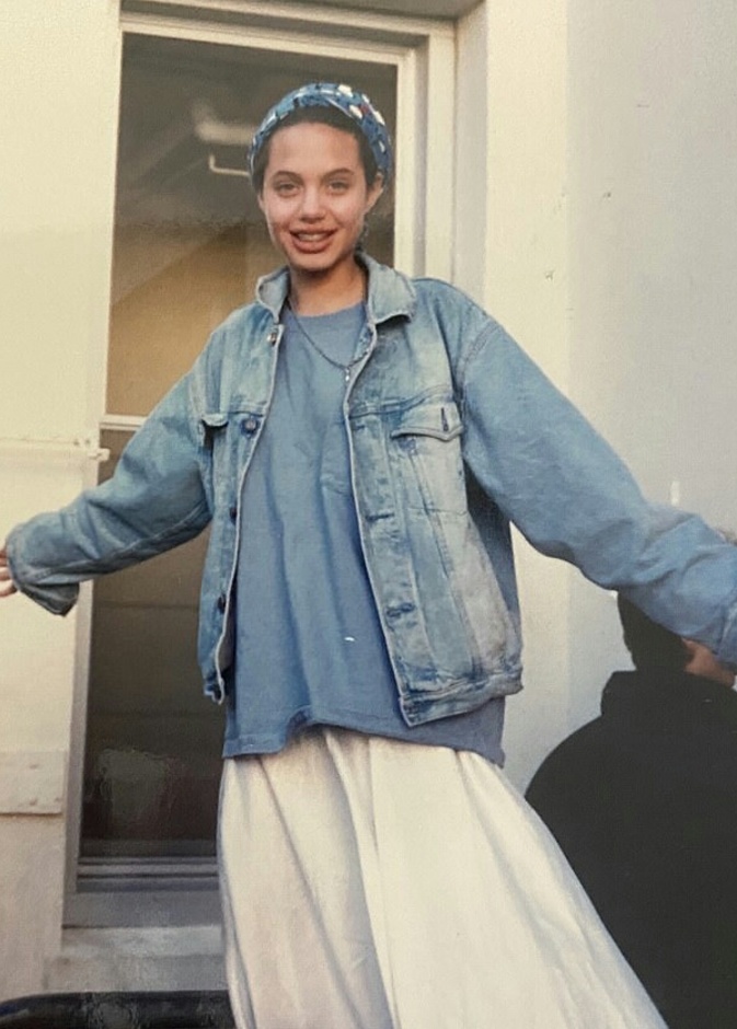 أنجلينا جولي في سن المراهقة 