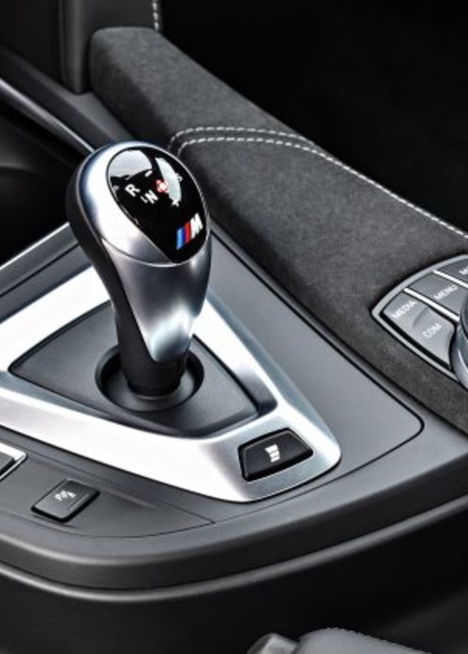 أيهما أفضل للمرأة السيارة المانيوال أم الاوتوماتيك