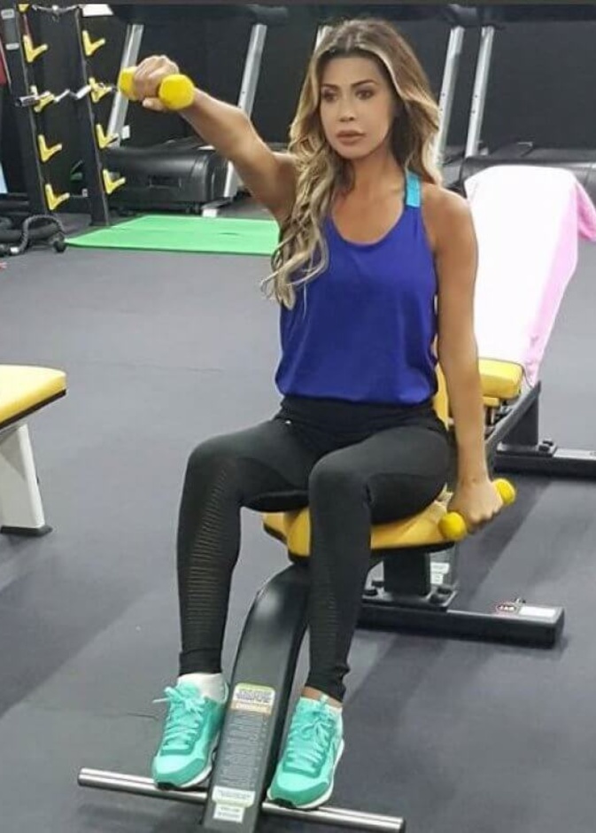 نوال الزغبي تمارس تمارين رفع الأثقال