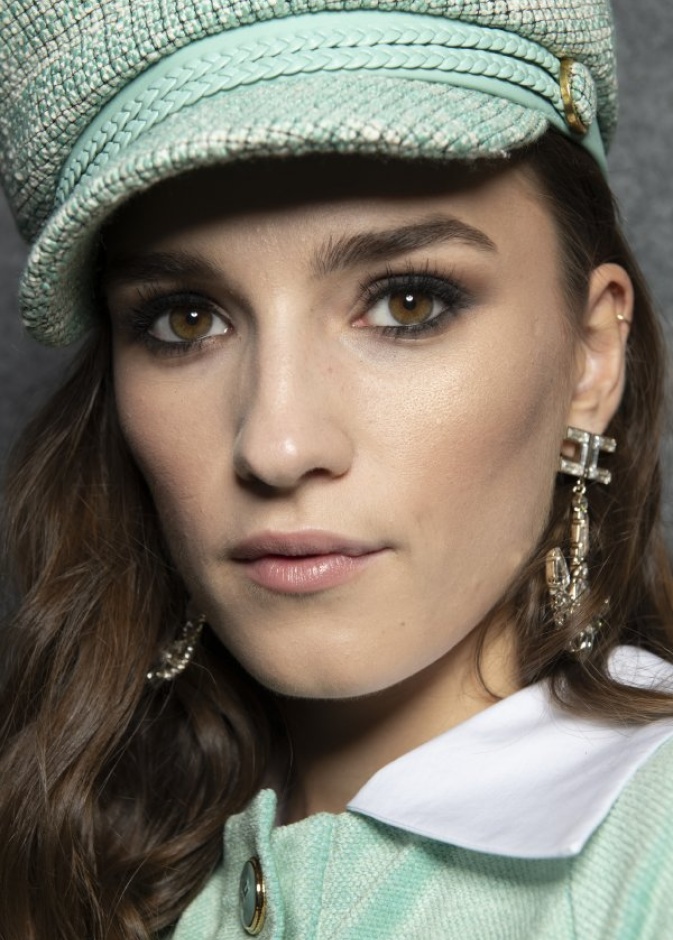 مكياج سموكي شرقي من دار Elisabetta Franchi