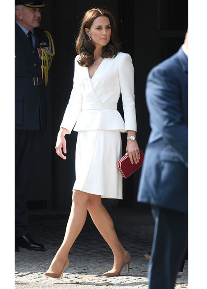 قصة الـ Peplum الملوكية من الصيحات التي تعتمدها كيت في إطلالاتها